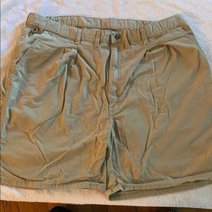 Size 42 wrangler rugged wear men’s cargo shorts
